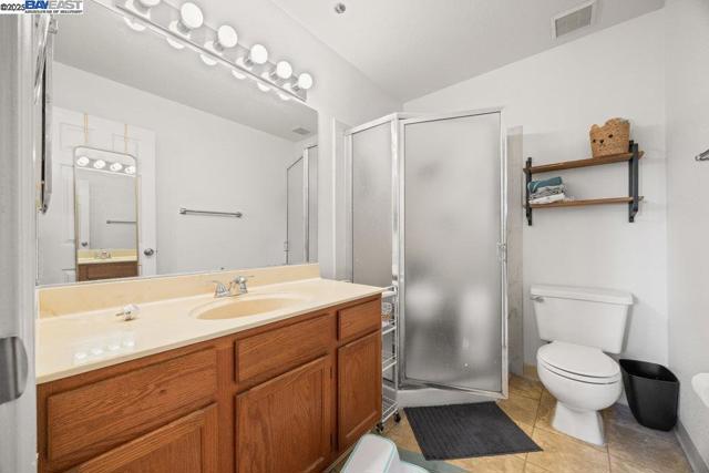 21000 Ocean View Dr, Hayward CA: https://media.crmls.org/mediaz/a18eb544-7bcb-416f-8624-9f3737708b47.jpg