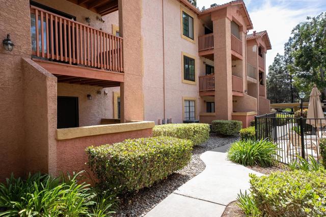 12015 Alta Carmel Ct, San Diego CA: https://media.crmls.org/mediaz/a18ef031-38a4-4760-b3bc-e4a475a7be44.jpg