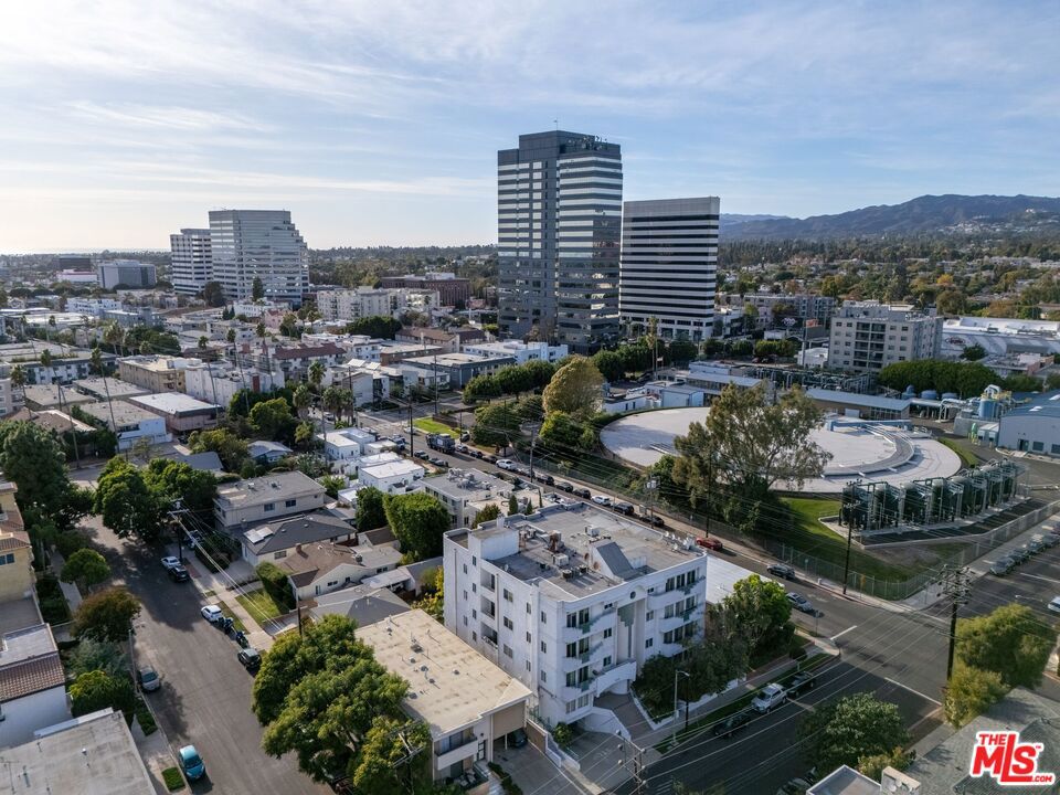 https://media.crmls.org/mediaz/a18f01d8-6158-4736-81ff-d6c9ea9d6942.jpg?preset=X-Large