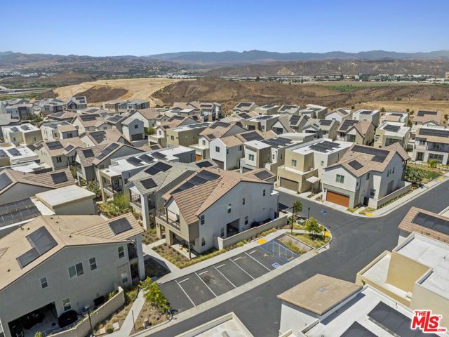 27717 Knoll View Place, Valencia CA: https://media.crmls.org/mediaz/a18f1115-7e60-4b79-a3fa-771405e68018.jpg