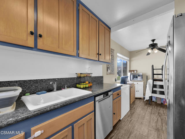 91 Cabrillo Court, Santa Paula CA: https://media.crmls.org/mediaz/a18f310a-a3ec-4d92-87dd-64695402efdb.jpg