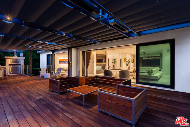 13524 D'Este Drive, Pacific Palisades CA: https://media.crmls.org/mediaz/a18f982f-79b9-4d7f-86d8-5cbc53e40395.jpg