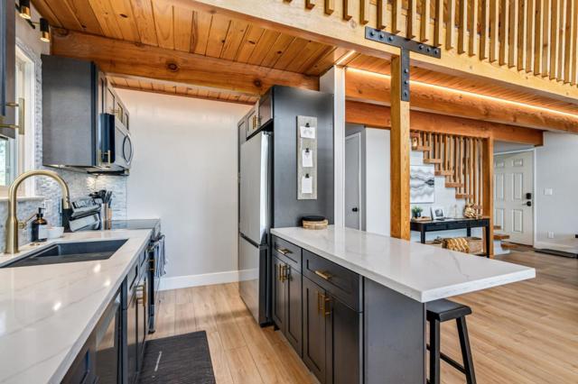 20779 Point View Drive, Groveland CA: https://media.crmls.org/mediaz/a19005f7-4f93-4dac-a73c-3baaf2f9f4ac.jpg
