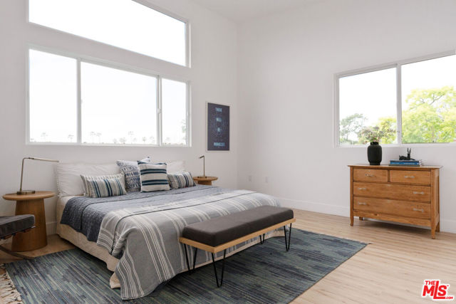 2514 Berkeley Avenue, Los Angeles CA: https://media.crmls.org/mediaz/a1910127-44ae-4819-a809-3e4dc32aa653.jpg