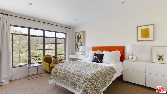 2500 Carman Crest Drive, Los Angeles CA: https://media.crmls.org/mediaz/a191aafe-62f0-4184-8926-15733b3e4381.jpg