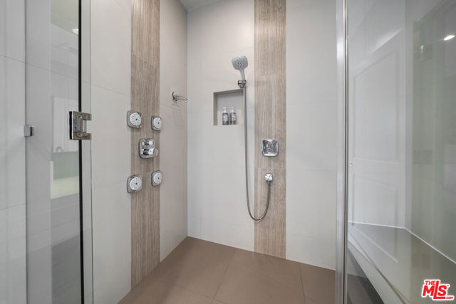 10023 Westwanda Drive, Beverly Hills CA: https://media.crmls.org/mediaz/a191af63-5c15-4019-bf5e-d11f735739db.jpg