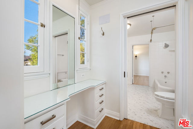 2063 Grace Avenue, Los Angeles CA: https://media.crmls.org/mediaz/a1920e5b-3660-4823-bf87-294d10ec1d17.jpg