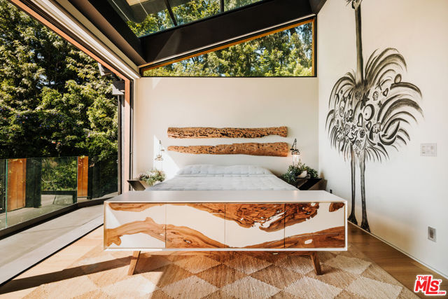 1509 Amalfi Drive, Pacific Palisades CA: https://media.crmls.org/mediaz/a1927bb1-cb7b-46a8-8f8c-6539e89b28e0.jpg
