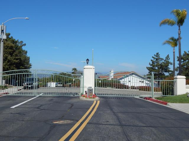 3737 Hillview Way, Oceanside CA: https://media.crmls.org/mediaz/a1927d53-ffce-4d23-8d40-f7734dfff980.jpg