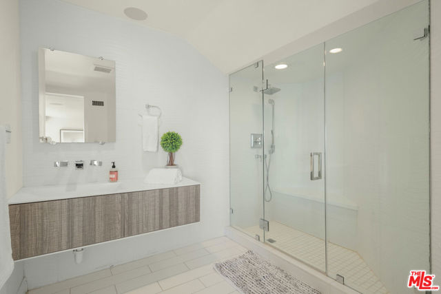 2231 Sunset Plaza Drive, Los Angeles CA: https://media.crmls.org/mediaz/a192df74-334b-4222-beb1-0a2e6e4139eb.jpg