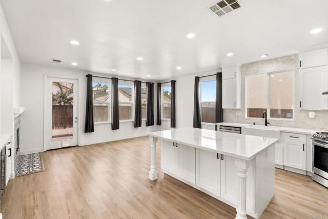 Detail Gallery Image 10 of 35 For 1048 Sunset Crossing Point, San Diego,  CA 92154 - 5 Beds | 3 Baths