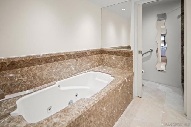 100 Harbor Dr, San Diego CA: https://media.crmls.org/mediaz/a19318d7-4c9d-4de5-9bff-ca4cbd6c5417.jpg