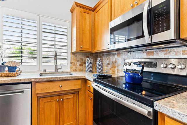 129 Ray St, Pleasanton CA: https://media.crmls.org/mediaz/a19374da-6d6c-4f40-8d9d-960565e46db5.jpg