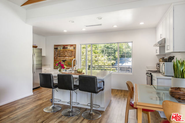 2241 Betty Lane, Beverly Hills CA: https://media.crmls.org/mediaz/a1938435-1d30-49a4-814e-3266aa6024d3.jpg