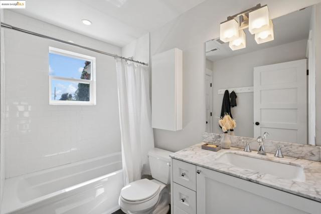 1811 Parker St, Berkeley CA: https://media.crmls.org/mediaz/a194256a-5b0d-416f-9197-beb0c36304e6.jpg