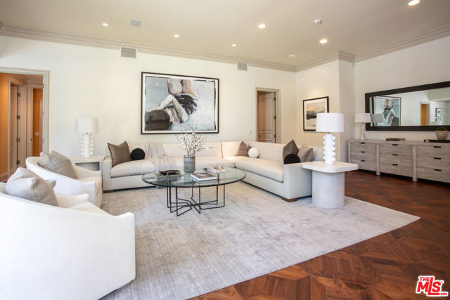 1154 Summit Drive, Beverly Hills CA: https://media.crmls.org/mediaz/a19438eb-bb10-4734-a7fa-c55bf298e3d8.jpg