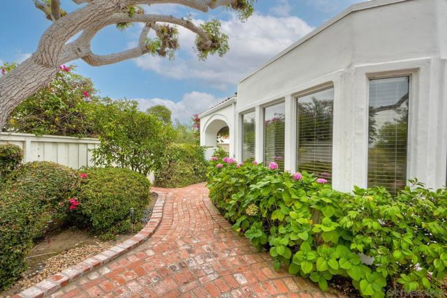 5002 Mycenae Way, Oceanside CA: https://media.crmls.org/mediaz/a19439f2-53c4-4fb6-b7c4-697cd466e14e.jpg