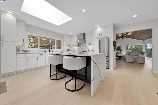 90 Upper Briar Road, Kentfield CA: https://media.crmls.org/mediaz/a194a9c9-e816-419a-9c01-9179d8c29cf6.jpg