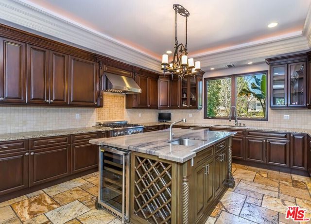 5427 Genesta Avenue, Encino CA: https://media.crmls.org/mediaz/a194cbe8-9144-4c2b-a951-1b266c4d8015.jpg