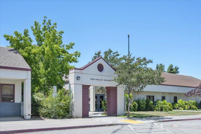 738 Sullivan Way, Gilroy CA: https://media.crmls.org/mediaz/a1956868-576d-4be2-aebd-70d715d0f69e.jpg