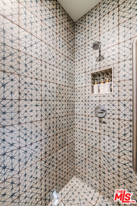 https://media.crmls.org/mediaz/a195d42b-0f40-48e8-b989-6608d02169c2.jpg?preset=X-Large