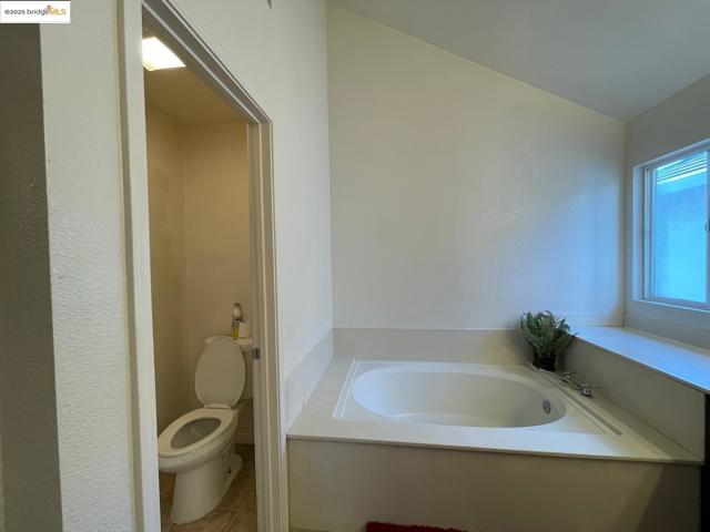 4529 Pronghorn Way, Antioch CA: https://media.crmls.org/mediaz/a195e78f-744a-469a-acac-966cdb622ff3.jpg
