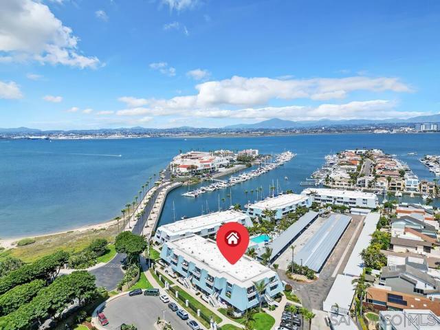 24 Montego Court, Coronado CA: https://media.crmls.org/mediaz/a196e923-dd28-4547-98cd-d10d4c08de4c.jpg