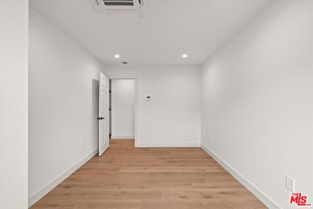 3792 1/2 Van Ness Avenue, Los Angeles CA: https://media.crmls.org/mediaz/a1970ff8-36f9-4f0b-9373-f3154a49808d.jpg