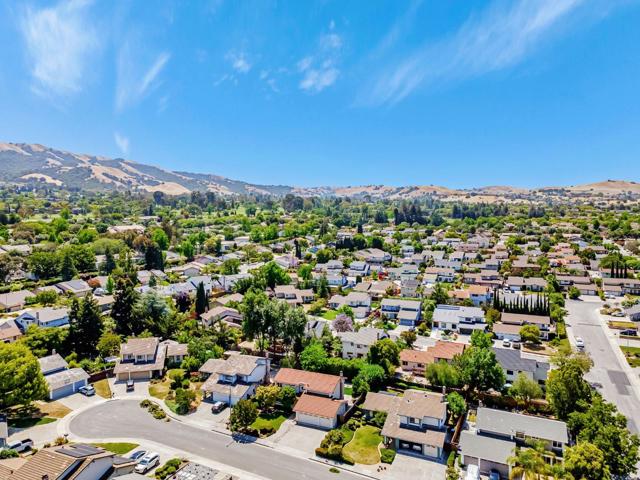 3012 Lake Estates Court, San Jose CA: https://media.crmls.org/mediaz/a1976c1d-46e9-42bf-88d7-2cc2adc9d1fe.jpg