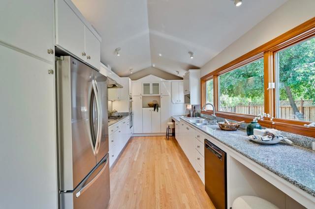 1625 Hazelaar Way, Los Altos CA: https://media.crmls.org/mediaz/a197b85e-03b6-4d4b-b25c-84fdee872322.jpg