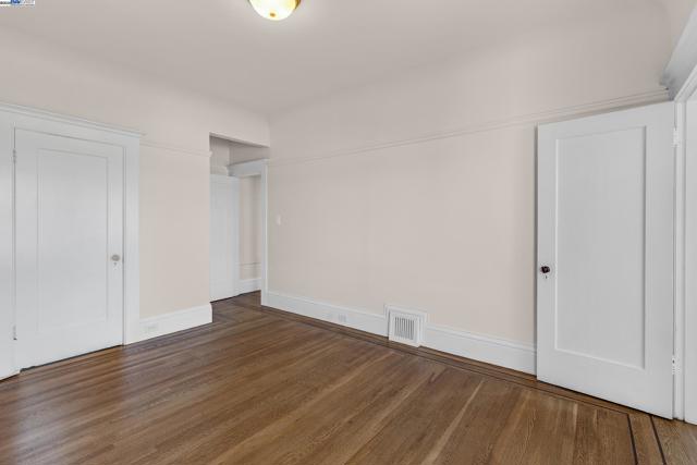 4134 Fulton St, San Francisco CA: https://media.crmls.org/mediaz/a1980f6f-684d-4cf0-90bc-03225e821044.jpg