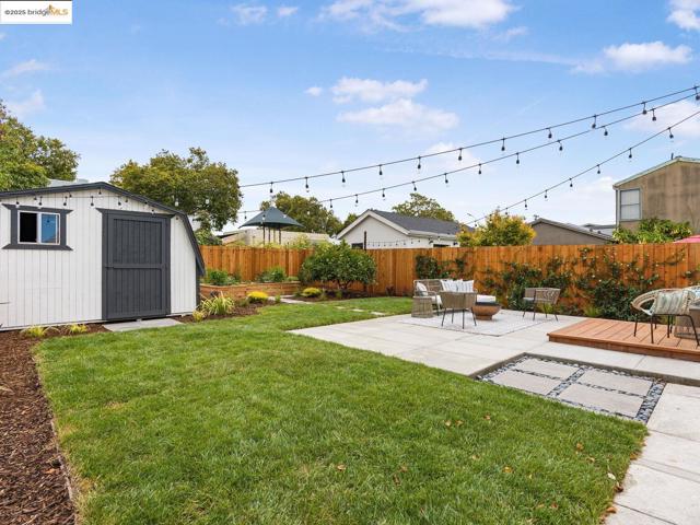 1415 10Th St, Berkeley CA: https://media.crmls.org/mediaz/a1986c51-ee54-4bdf-99a8-59ef6a74bd18.jpg