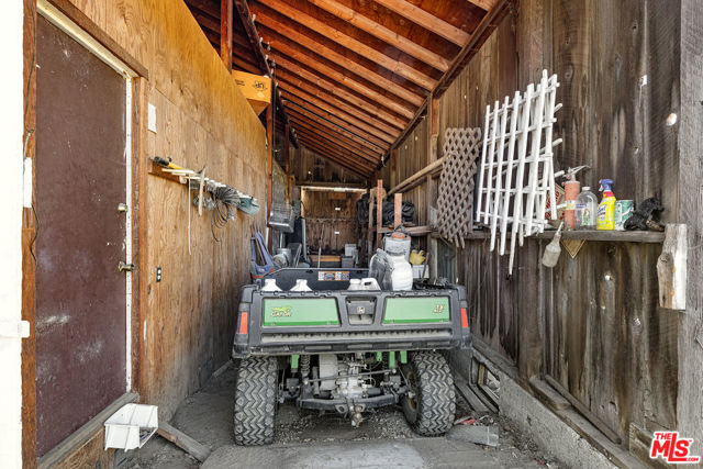 13721 W Telegraph Road, Santa Paula CA: https://media.crmls.org/mediaz/a198ed47-7371-48ef-9af3-3fc1c9f58feb.jpg