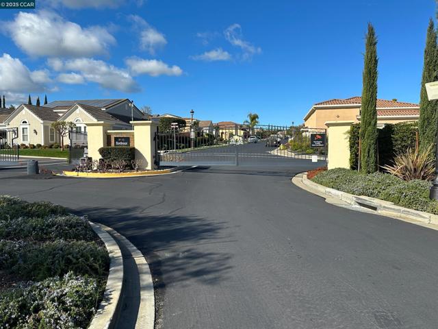 1759 Latour Ave, Brentwood CA: https://media.crmls.org/mediaz/a198f47c-7802-4953-8482-cf1b63d82fb7.jpg
