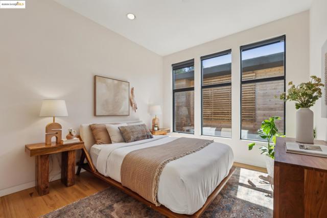 2010 9th St, Berkeley CA: https://media.crmls.org/mediaz/a1993073-5e92-4b88-ac3e-74d182d52a9a.jpg