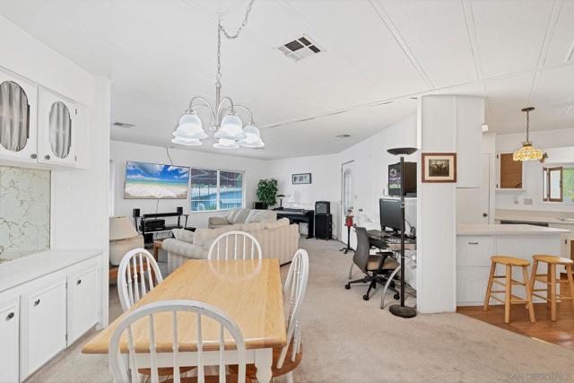525 W El Norte Pkwy, Escondido CA: https://media.crmls.org/mediaz/a1996ff5-1fec-439b-b527-fe07790aa2e8.jpg