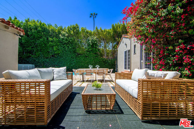 110 S Fuller Avenue, Los Angeles CA: https://media.crmls.org/mediaz/a19aa1a5-9386-4e0f-a3e5-d71dfd05c23c.jpg