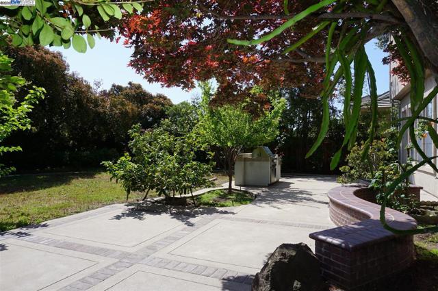 30278 Willowbrook Rd, Hayward CA: https://media.crmls.org/mediaz/a19b12e4-6e74-4676-9316-adba0d9a96cc.jpg