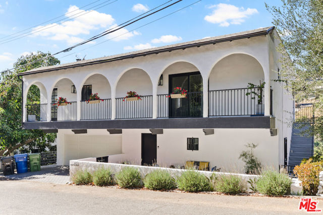 1923 Sunset Plaza Drive, Los Angeles CA: https://media.crmls.org/mediaz/a19b5bb2-605b-444d-9079-2008aadc7963.jpg