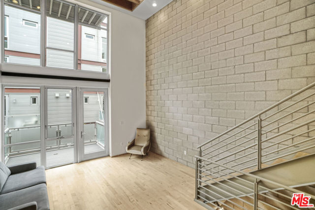 3450 Cahuenga Boulevard, Los Angeles CA: https://media.crmls.org/mediaz/a19b658f-7f28-4cfa-9792-b77594fe7471.jpg