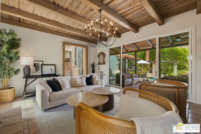 370 W Crestview Drive, Palm Springs, CA 92264