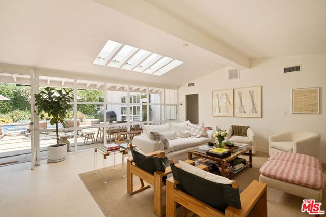 3366 Mandeville Canyon Road, Los Angeles CA: https://media.crmls.org/mediaz/a19c967d-fb2b-4cdc-bba3-60a0476cc88e.jpg