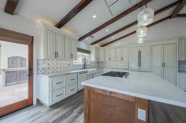 10883 Assisi Way, Salinas CA: https://media.crmls.org/mediaz/a19d1c1c-0d99-4f39-aac0-531f8c1dfcd7.jpg