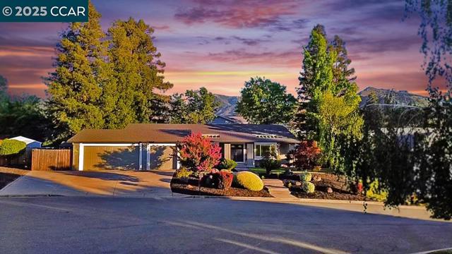 14 Mt Eden Pl, Clayton CA: https://media.crmls.org/mediaz/a19d98fa-32f5-44b2-96f3-ff6bb21654fc.jpg