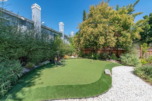 4073 Stanley Blvd, Pleasanton CA: https://media.crmls.org/mediaz/a19dd301-7178-4ce2-903d-c050333fd05f.jpg