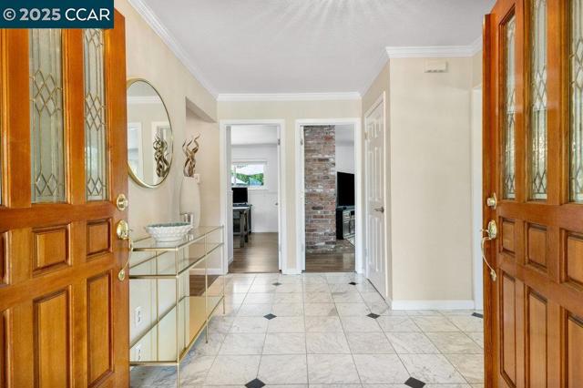 2302 Royal Oaks Dr, Alamo CA: https://media.crmls.org/mediaz/a19e22fb-76a3-4563-b7b2-a91bf8f4579d.jpg