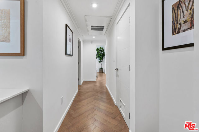 132 N Swall Drive, Los Angeles CA: https://media.crmls.org/mediaz/a19f3747-03ed-49b4-b15e-56159e96ffc9.jpg