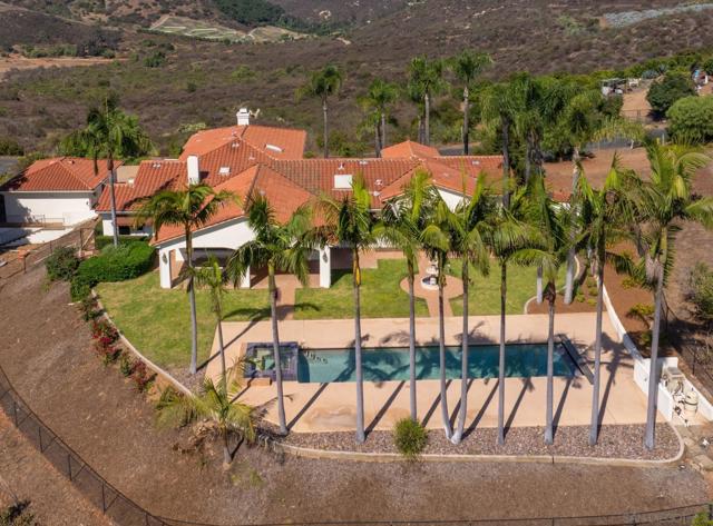 30343 Calle La Reina, Bonsall CA: https://media.crmls.org/mediaz/a19f51d9-043b-4ff6-a5af-da8624c2da5b.jpg