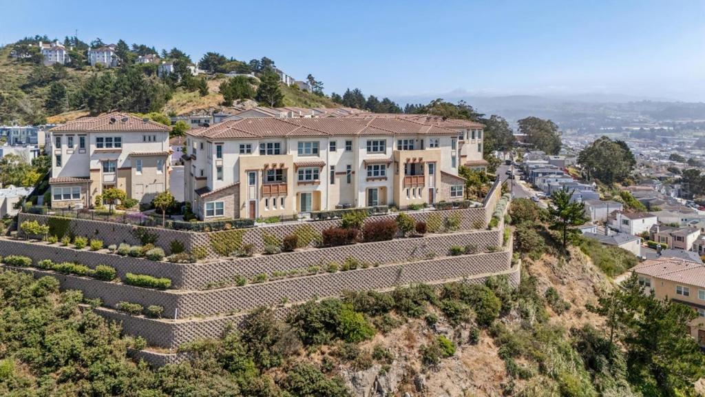 3001 Ocean View Court #E