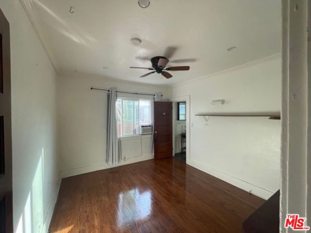 547 Brooks Avenue, Venice CA: https://media.crmls.org/mediaz/a19fd1eb-57bf-4ed1-a09a-3910a0a7948c.jpg